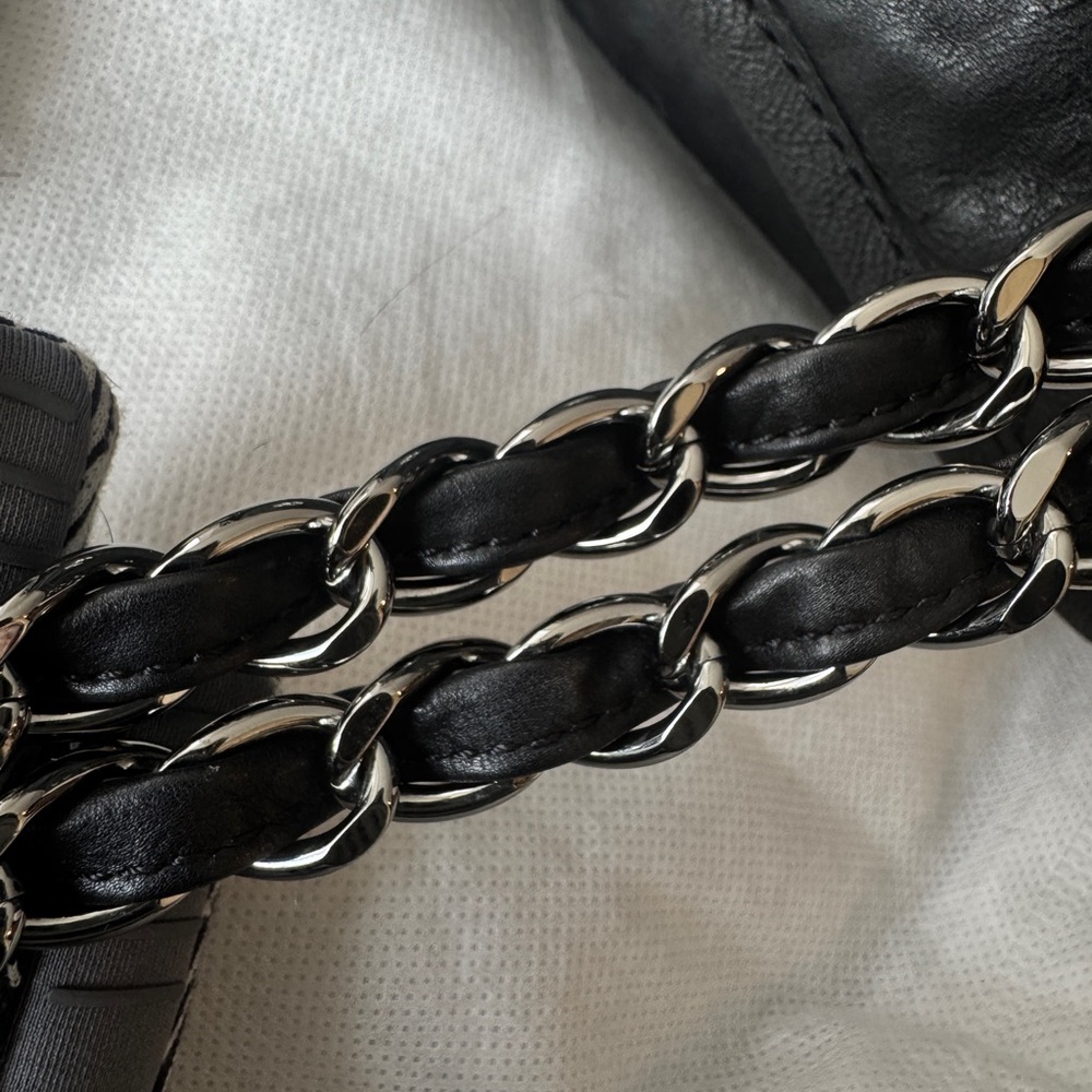 Chanel black calfskin natural beauty classic flap bag exellent condition - Picture 10 of 16